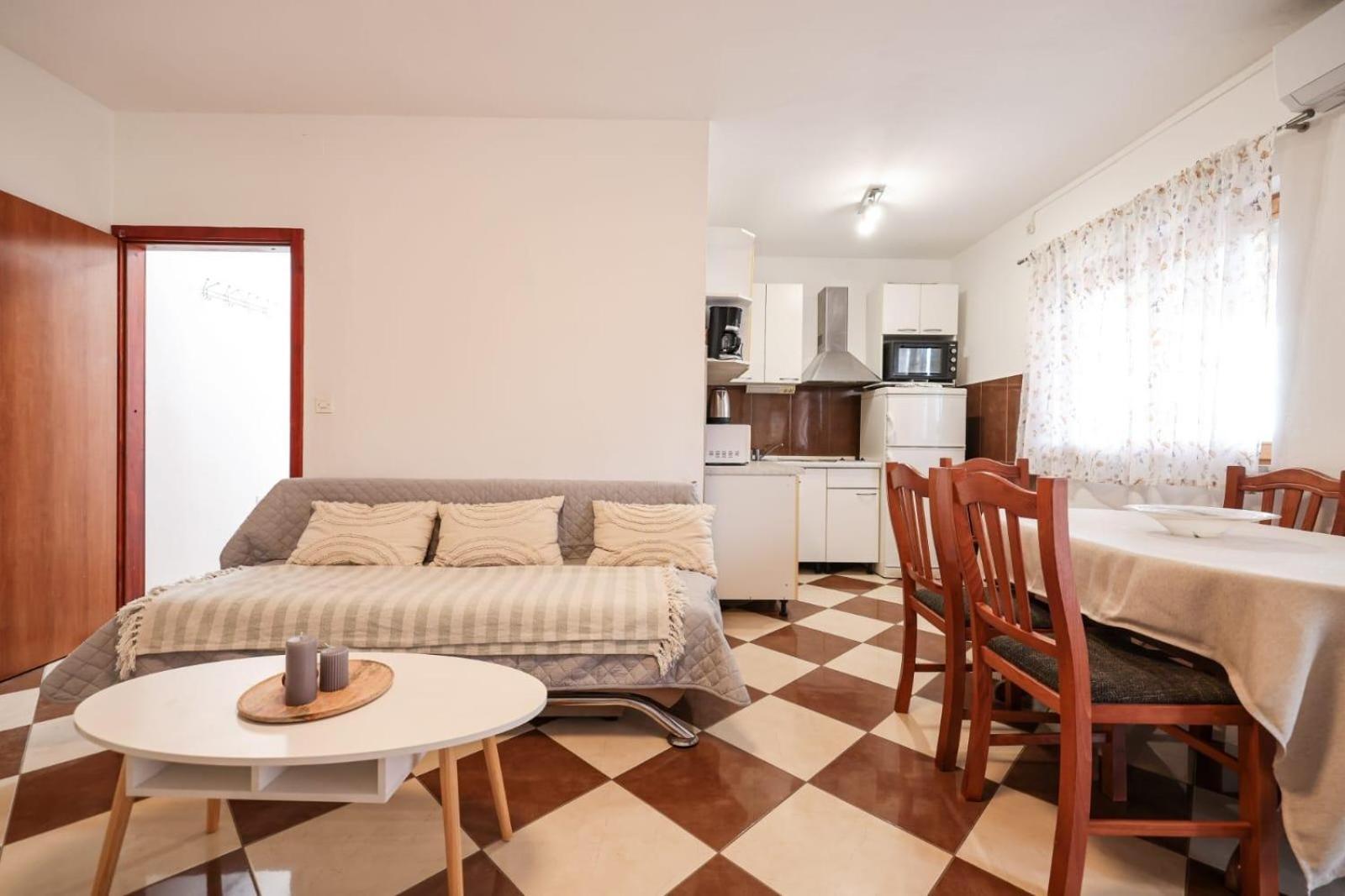 Apartments With A Parking Space Bibinje, Zadar - 18056 Номер фото